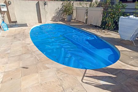 Casa à venda com 400m², 4 quartos e 3 vagas Casa à venda com 400m², 4 quartos e 3 vagasPiscina