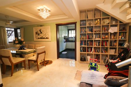 Casa à venda com 400m², 4 quartos e 3 vagas Casa à venda com 400m², 4 quartos e 3 vagasSala de Jantar