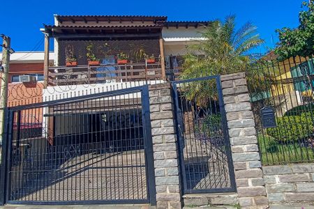 Casa à venda com 400m², 4 quartos e 3 vagas Casa à venda com 400m², 4 quartos e 3 vagasFachada