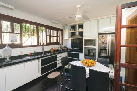 Casa à venda com 400m², 4 quartos e 3 vagas Casa à venda com 400m², 4 quartos e 3 vagasCozinha