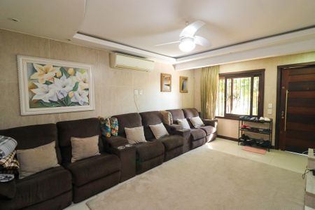 Casa à venda com 400m², 4 quartos e 3 vagas Casa à venda com 400m², 4 quartos e 3 vagasSala