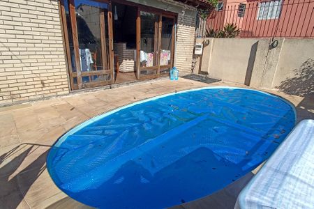 Casa à venda com 400m², 4 quartos e 3 vagas Casa à venda com 400m², 4 quartos e 3 vagasPiscina