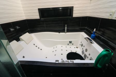 Casa à venda com 400m², 4 quartos e 3 vagas Casa à venda com 400m², 4 quartos e 3 vagasBanheiro da Suíte