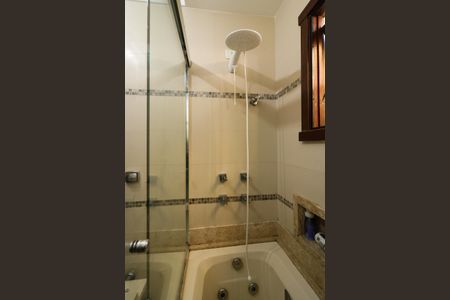 Casa à venda com 400m², 4 quartos e 3 vagas Casa à venda com 400m², 4 quartos e 3 vagasBanheiro Social 1