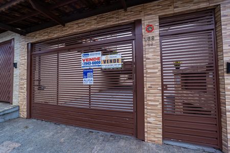 Casa à venda com 90m², 2 quartos e 1 vagaFachada e Placa