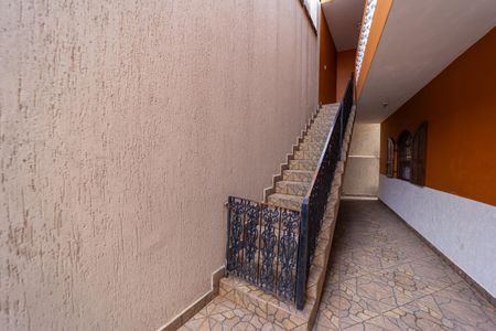 Casa à venda com 90m², 2 quartos e 1 vagaEscada