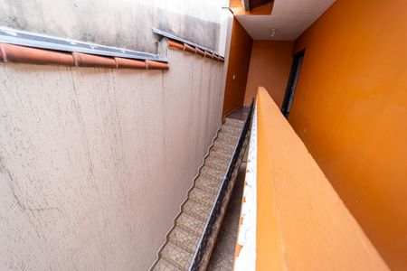 Casa à venda com 90m², 2 quartos e 1 vagaEscada