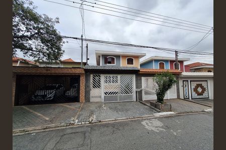 Casa para alugar com 300m², 3 quartos e 3 vagas Casa para alugar com 300m², 3 quartos e 3 vagasFachada