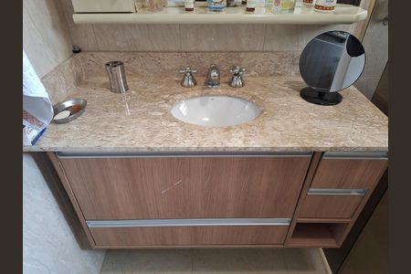 Casa para alugar com 300m², 3 quartos e 3 vagas Casa para alugar com 300m², 3 quartos e 3 vagasBanheiro Suíte 2