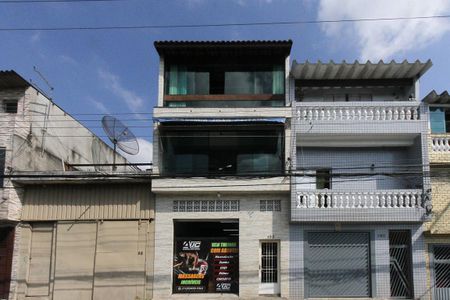 Casa à venda com 400m², 3 quartos e 2 vagas Casa à venda com 400m², 3 quartos e 2 vagasFachada