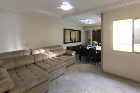 Casa à venda com 400m², 3 quartos e 2 vagas Casa à venda com 400m², 3 quartos e 2 vagasSala