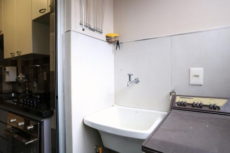 Apartamento para alugar com 65m², 2 quartos e 1 vagaÁrea de Serviço