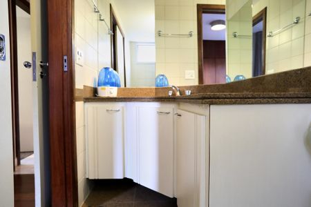 Apartamento para alugar com 65m², 2 quartos e 1 vagaSuíte Banheiro