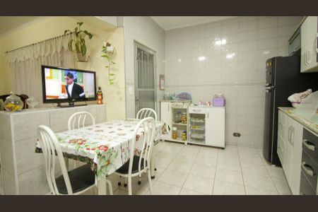 Casa à venda com 120m², 3 quartos e 2 vagas Casa à venda com 120m², 3 quartos e 2 vagasCozinha