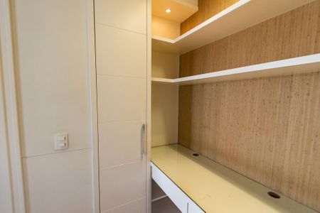 Apartamento à venda com 177m², 3 quartos e 3 vagasEscritório