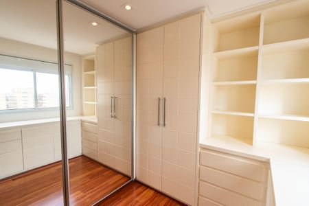 Apartamento à venda com 177m², 3 quartos e 3 vagasSuíte 2