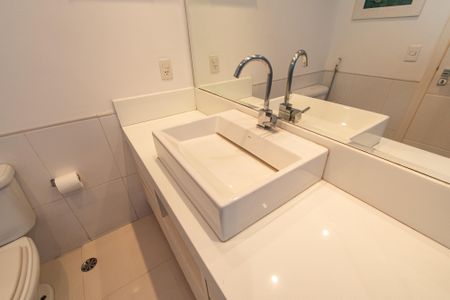 Apartamento à venda com 177m², 3 quartos e 3 vagasBanheiro da suíte 3