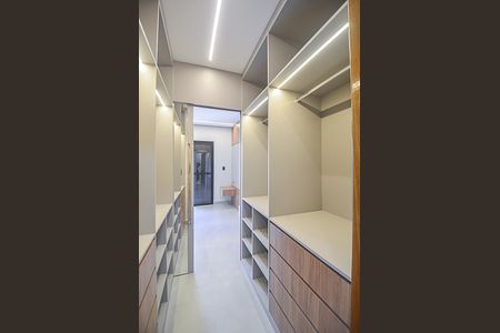 Casa à venda com 156m², 3 quartos e 4 vagas Casa à venda com 156m², 3 quartos e 4 vagasCloset da suíte