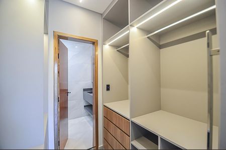 Casa à venda com 156m², 3 quartos e 4 vagas Casa à venda com 156m², 3 quartos e 4 vagasCloset da suíte