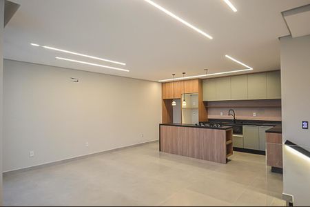 Casa à venda com 156m², 3 quartos e 4 vagas Casa à venda com 156m², 3 quartos e 4 vagasSala/Cozinha