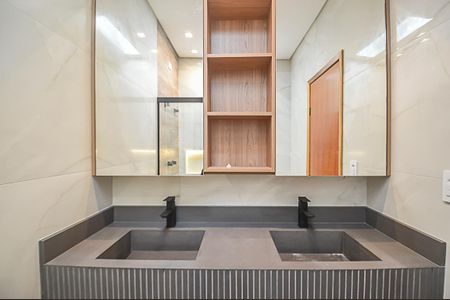 Casa à venda com 156m², 3 quartos e 4 vagas Casa à venda com 156m², 3 quartos e 4 vagasBanheiro da Suíte