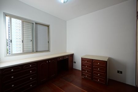 Apartamento à venda com 157m², 2 quartos e 2 vagasQuarto 2