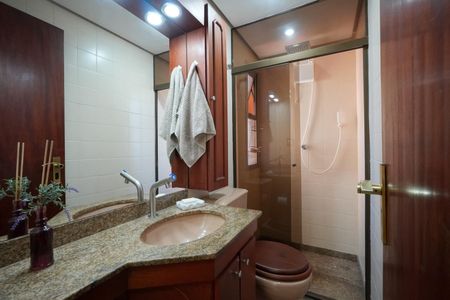 Apartamento à venda com 157m², 2 quartos e 2 vagasBanheiro social