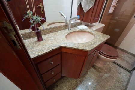 Apartamento à venda com 157m², 2 quartos e 2 vagasBanheiro social