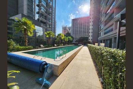 Apartamento à venda com 149m², 3 quartos e 2 vagas Apartamento à venda com 149m², 3 quartos e 2 vagasÁrea comum - Piscina