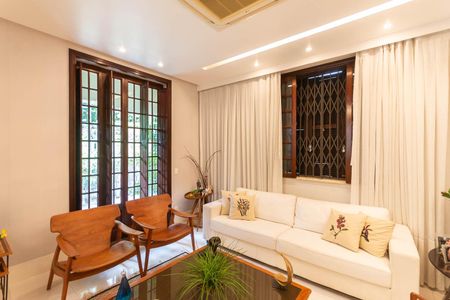 Casa à venda com 600m², 4 quartos e sem vagaSala