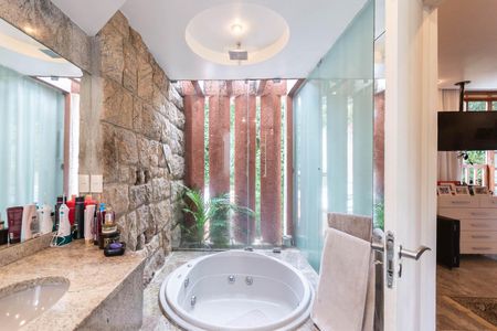 Casa à venda com 600m², 4 quartos e sem vagaBanheiro Suíte 1