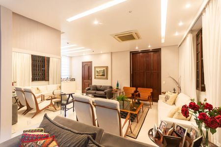 Casa à venda com 600m², 4 quartos e sem vagaSala