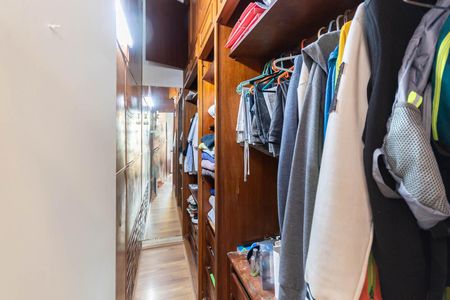 Casa à venda com 600m², 4 quartos e sem vagaCloset Suíte 2