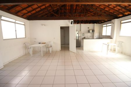 Apartamento para alugar com 45m², 2 quartos e 1 vagaÁrea comum - Salão de festas