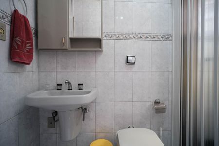 Casa à venda com 190m², 5 quartos e 4 vagasBanheiro 2