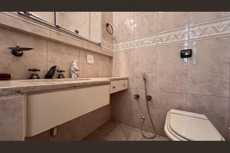 Apartamento à venda com 225m², 3 quartos e 2 vagas Apartamento à venda com 225m², 3 quartos e 2 vagasBanheiro 2