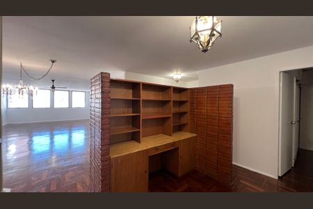 Apartamento à venda com 225m², 3 quartos e 2 vagas Apartamento à venda com 225m², 3 quartos e 2 vagasCloset do quarto 1