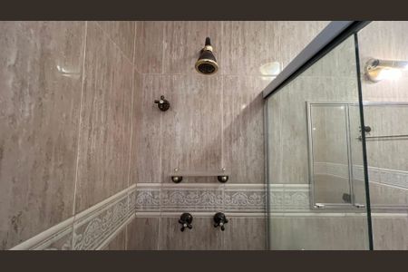 Apartamento à venda com 225m², 3 quartos e 2 vagas Apartamento à venda com 225m², 3 quartos e 2 vagasBanheiro de Serviço