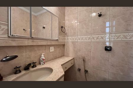 Apartamento à venda com 225m², 3 quartos e 2 vagas Apartamento à venda com 225m², 3 quartos e 2 vagasBanheiro 2