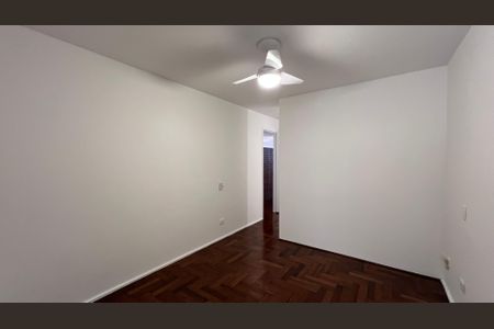 Apartamento à venda com 225m², 3 quartos e 2 vagas Apartamento à venda com 225m², 3 quartos e 2 vagasQuarto de Serviço