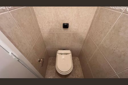 Apartamento à venda com 225m², 3 quartos e 2 vagas Apartamento à venda com 225m², 3 quartos e 2 vagasBanheiro 1