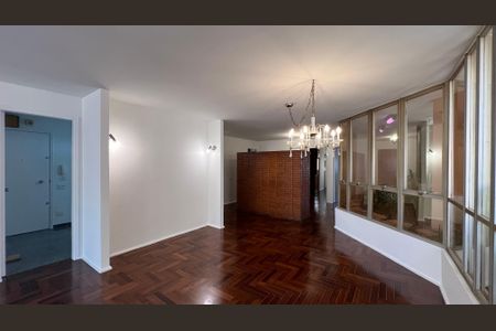 Apartamento à venda com 225m², 3 quartos e 2 vagas Apartamento à venda com 225m², 3 quartos e 2 vagasSala