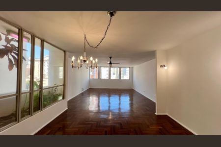 Apartamento à venda com 225m², 3 quartos e 2 vagas Apartamento à venda com 225m², 3 quartos e 2 vagasSala