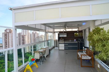 Apartamento à venda com 270m², 3 quartos e 2 vagas Apartamento à venda com 270m², 3 quartos e 2 vagasEspaço Gourmet