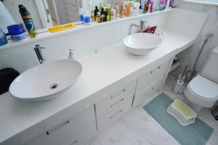 Apartamento à venda com 270m², 3 quartos e 2 vagas Apartamento à venda com 270m², 3 quartos e 2 vagasBanheiro Suíte Principal