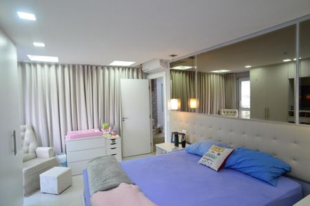 Apartamento à venda com 270m², 3 quartos e 2 vagas Apartamento à venda com 270m², 3 quartos e 2 vagasSuíte Principa