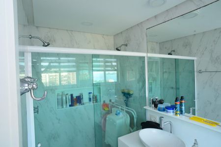 Apartamento à venda com 270m², 3 quartos e 2 vagas Apartamento à venda com 270m², 3 quartos e 2 vagasBanheiro Suíte Principal