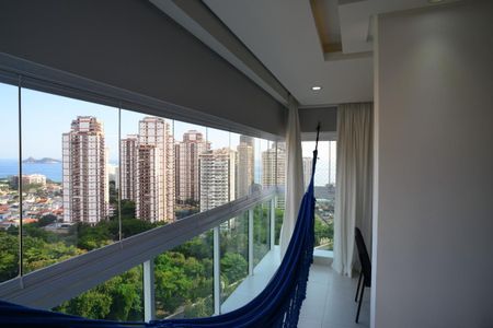 Apartamento à venda com 270m², 3 quartos e 2 vagas Apartamento à venda com 270m², 3 quartos e 2 vagasVaranda