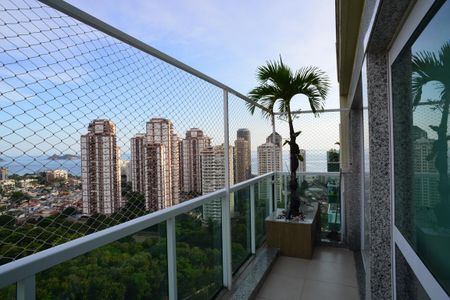 Apartamento à venda com 270m², 3 quartos e 2 vagas Apartamento à venda com 270m², 3 quartos e 2 vagasVaranda Suíte Principal