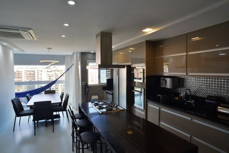 Apartamento à venda com 270m², 3 quartos e 2 vagas Apartamento à venda com 270m², 3 quartos e 2 vagasCozinha